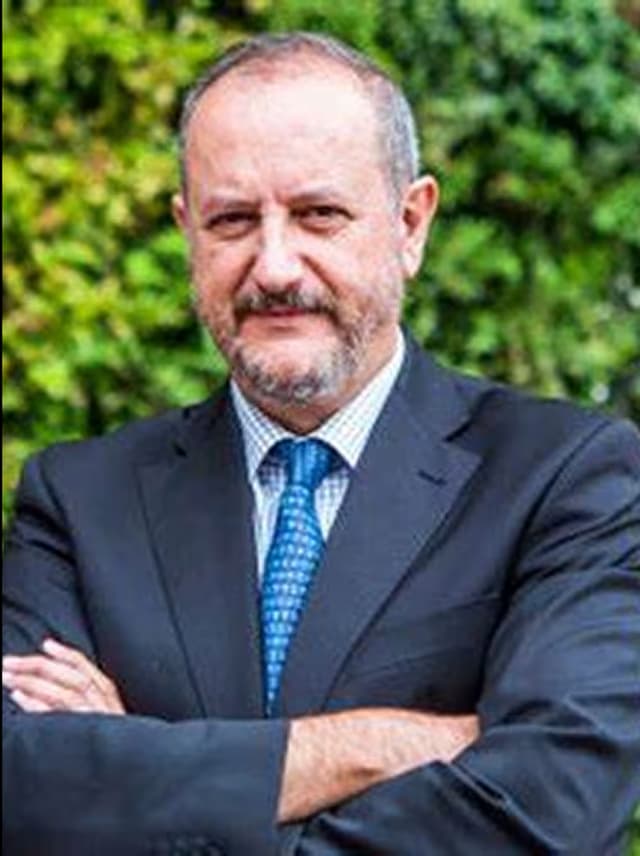 Dr. Nicolás Olea